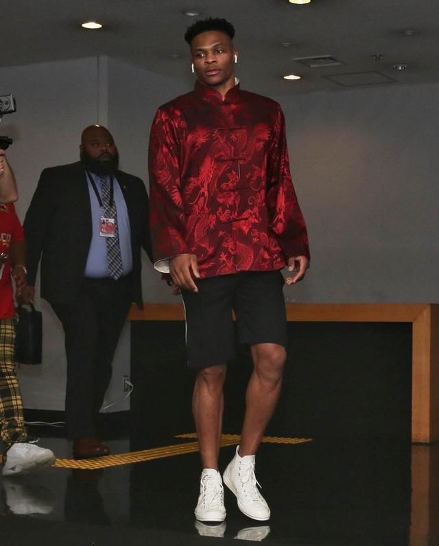 而是角色 而是角色