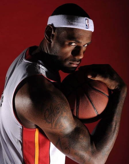 成员身兼媒 成员身兼媒